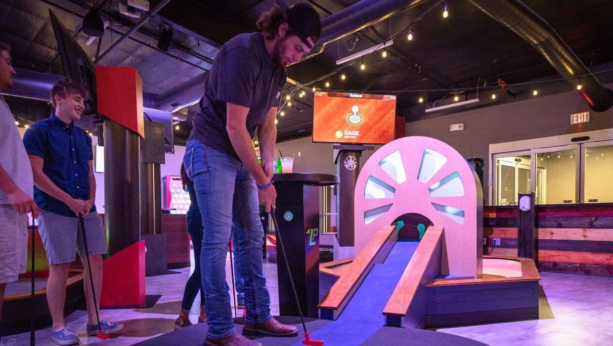 Puttheads MiniGolf KNUCKLEHEADS * TRAMPOLINE PARK * RIDES * BOWLING